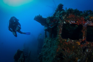 Geoff on rebreather beside the former HMAS Swan.  Canon 2... by Mick Tait 